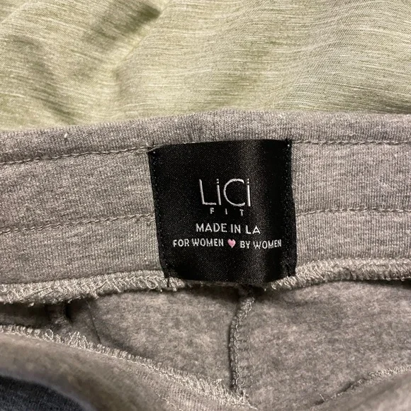 LiCi Fit grey fitted sweatpants NWOT - Picture 7 of 7